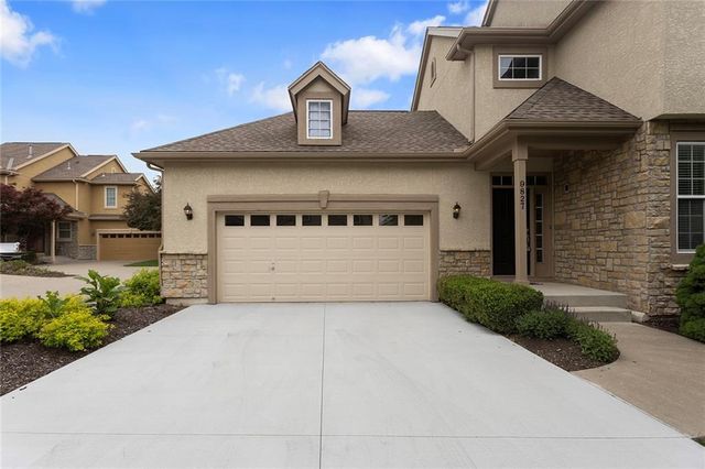 9827 Nieman Place, Overland Park, KS 66214
