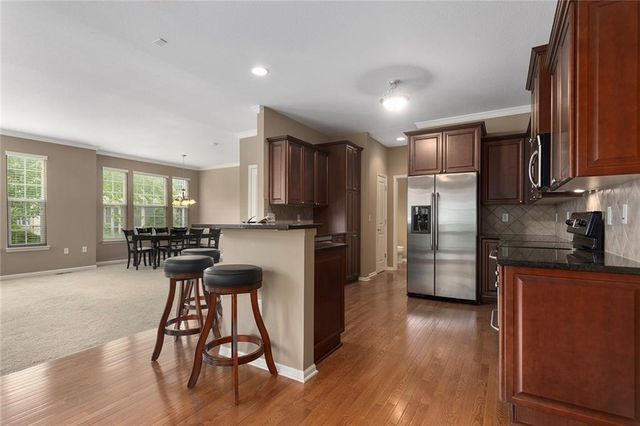 9827 Nieman Place, Overland Park, KS 66214