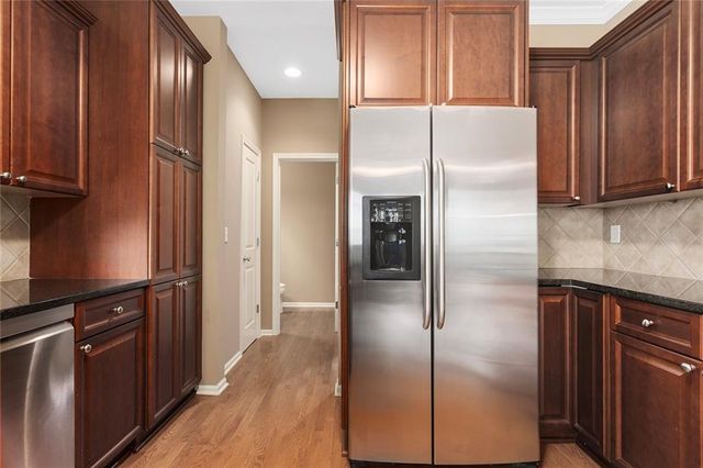 9827 Nieman Place, Overland Park, KS 66214