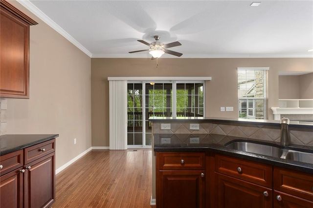 9827 Nieman Place, Overland Park, KS 66214