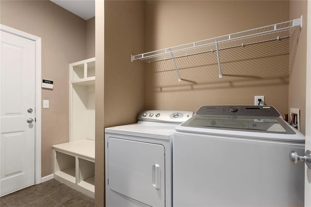 9827 Nieman Place, Overland Park, KS 66214