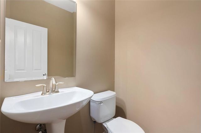 9827 Nieman Place, Overland Park, KS 66214