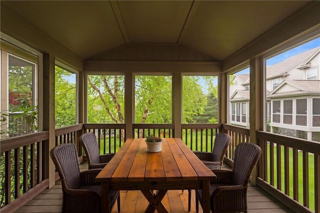 9827 Nieman Place, Overland Park, KS 66214