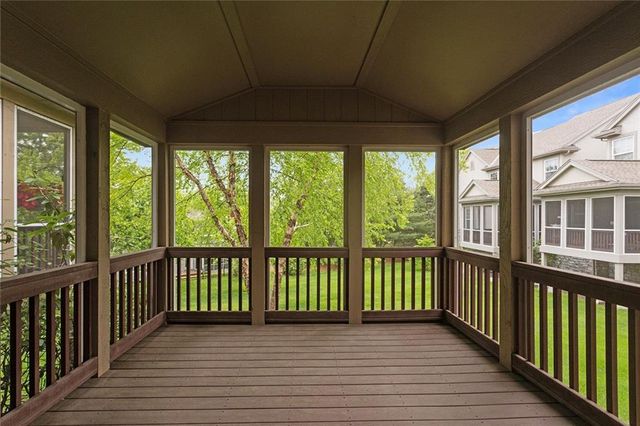 9827 Nieman Place, Overland Park, KS 66214