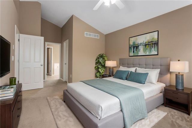 9827 Nieman Place, Overland Park, KS 66214