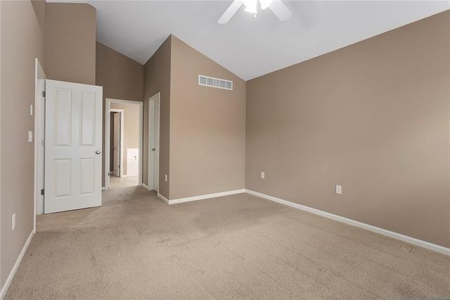 9827 Nieman Place, Overland Park, KS 66214