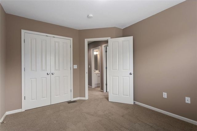9827 Nieman Place, Overland Park, KS 66214