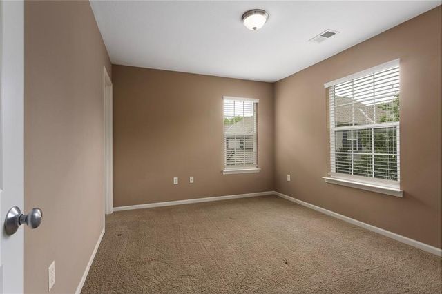 9827 Nieman Place, Overland Park, KS 66214