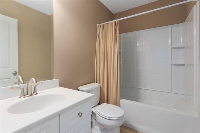 9827 Nieman Place, Overland Park, KS 66214
