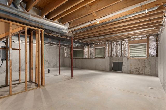 9827 Nieman Place, Overland Park, KS 66214