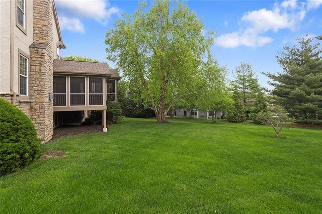 9827 Nieman Place, Overland Park, KS 66214