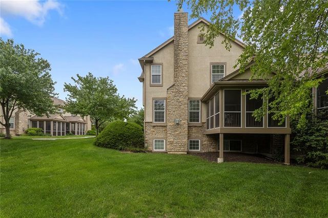 9827 Nieman Place, Overland Park, KS 66214