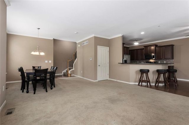 9827 Nieman Place, Overland Park, KS 66214