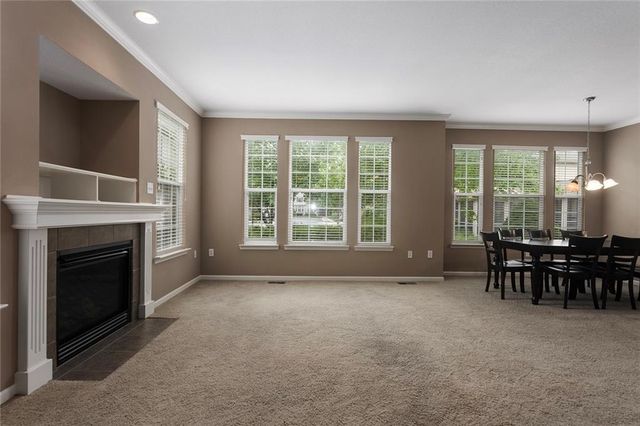 9827 Nieman Place, Overland Park, KS 66214