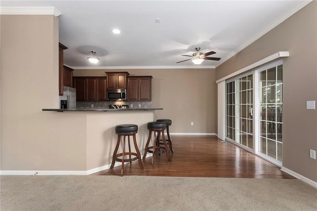 9827 Nieman Place, Overland Park, KS 66214