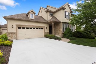 9827 Nieman Place, Overland Park, KS 66214