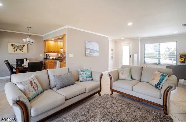 203 SE 43rd TER, Cape Coral, FL 33904