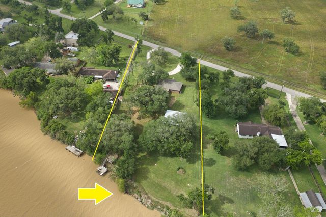 3836 Brazos River Road CR400, Jones Creek, TX 77541