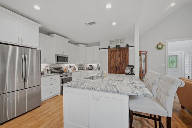106 Shoshone Drive, Lake Kiowa, TX 76240
