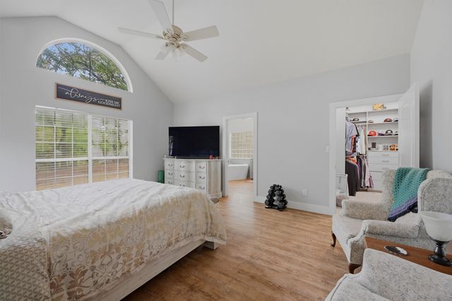 106 Shoshone Drive, Lake Kiowa, TX 76240