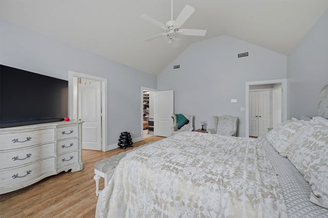 106 Shoshone Drive, Lake Kiowa, TX 76240
