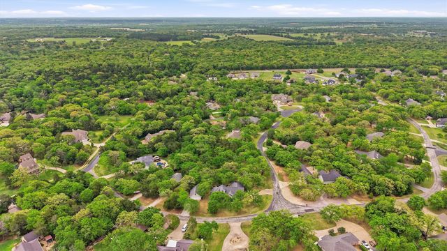 106 Shoshone Drive, Lake Kiowa, TX 76240
