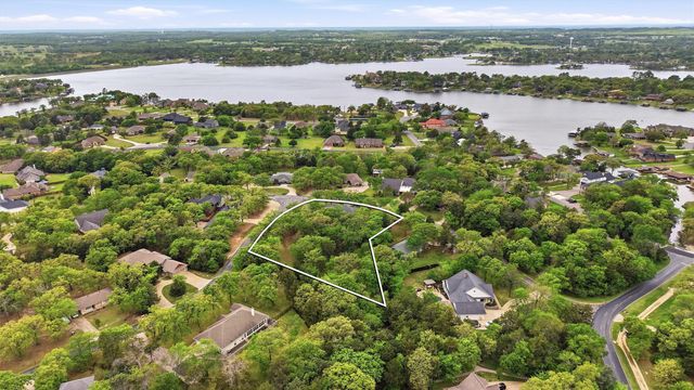 106 Shoshone Drive, Lake Kiowa, TX 76240