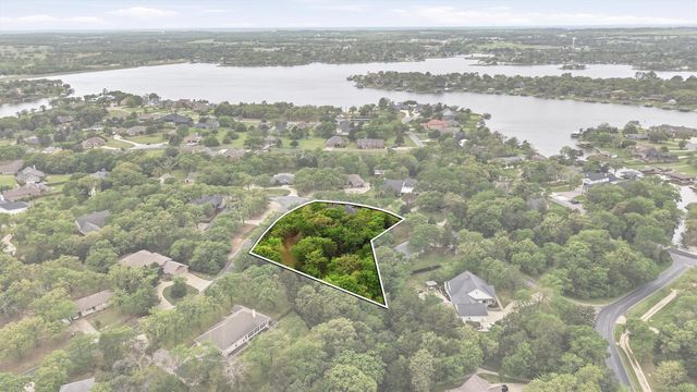 106 Shoshone Drive, Lake Kiowa, TX 76240