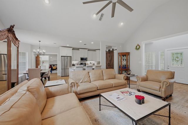 106 Shoshone Drive, Lake Kiowa, TX 76240