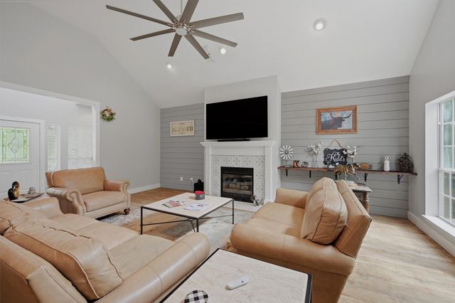106 Shoshone Drive, Lake Kiowa, TX 76240