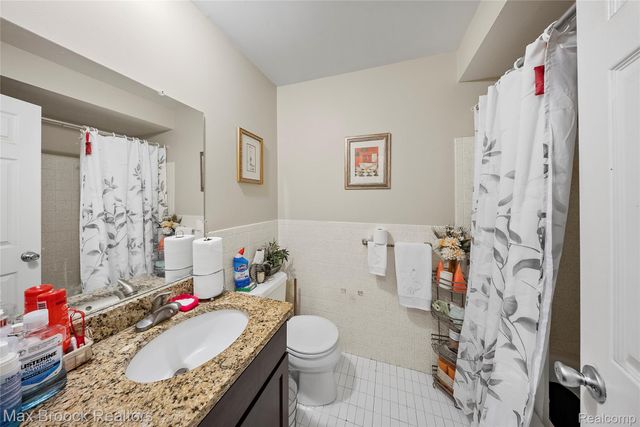 315 Riviera Drive 74, St. Clair Shores, MI 48080