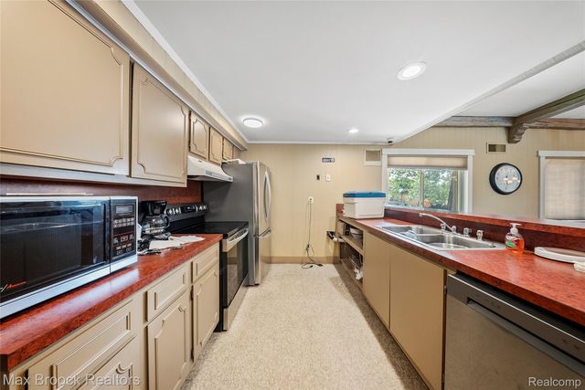 315 Riviera Drive 74, St. Clair Shores, MI 48080