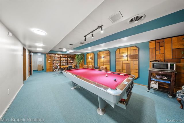 315 Riviera Drive 74, St. Clair Shores, MI 48080