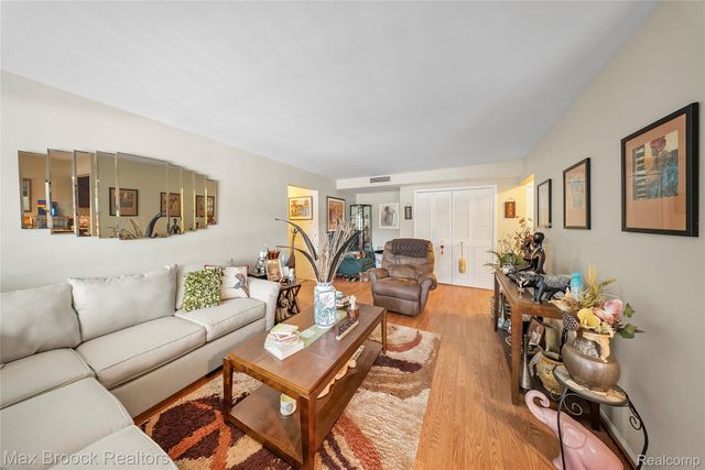 315 Riviera Drive 74, St. Clair Shores, MI 48080