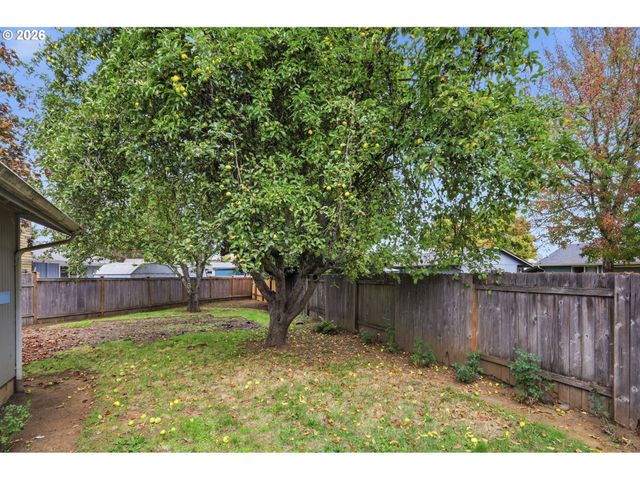 1575 JUHL St, Eugene, OR 97402