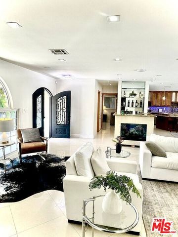 1416 Pandora Avenue, Los Angeles, CA 90024