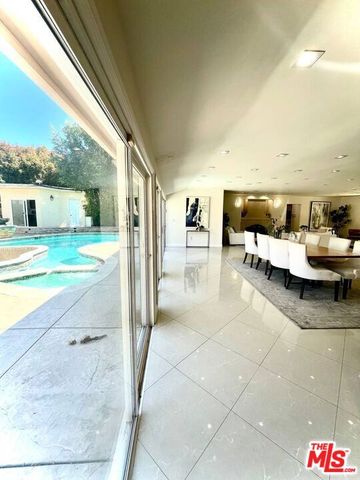 1416 Pandora Avenue, Los Angeles, CA 90024