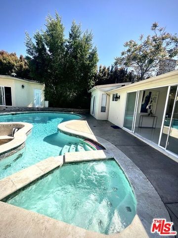 1416 Pandora Avenue, Los Angeles, CA 90024