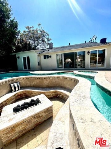 1416 Pandora Avenue, Los Angeles, CA 90024