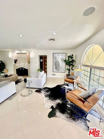 1416 Pandora Avenue, Los Angeles, CA 90024