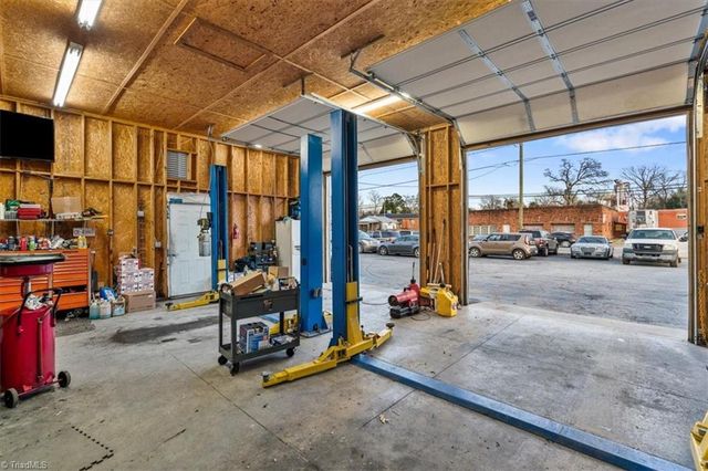 620 National Highway, Thomasville, NC 27360