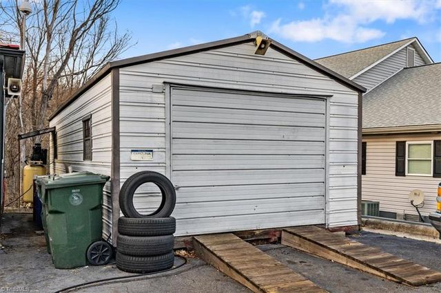 620 National Highway, Thomasville, NC 27360