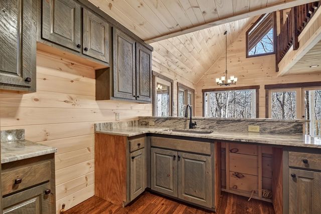 811 Mangums Trail, Blue Ridge, GA 30513