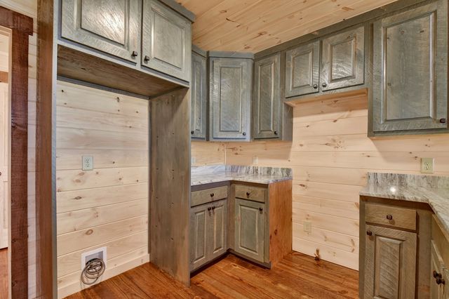 811 Mangums Trail, Blue Ridge, GA 30513