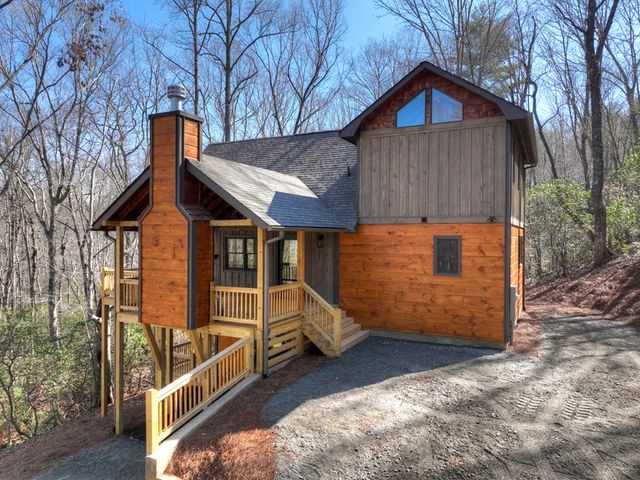 811 Mangums Trail, Blue Ridge, GA 30513