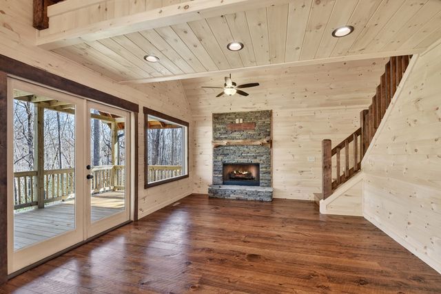 811 Mangums Trail, Blue Ridge, GA 30513