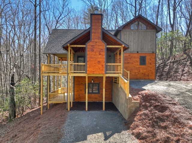 811 Mangums Trail, Blue Ridge, GA 30513
