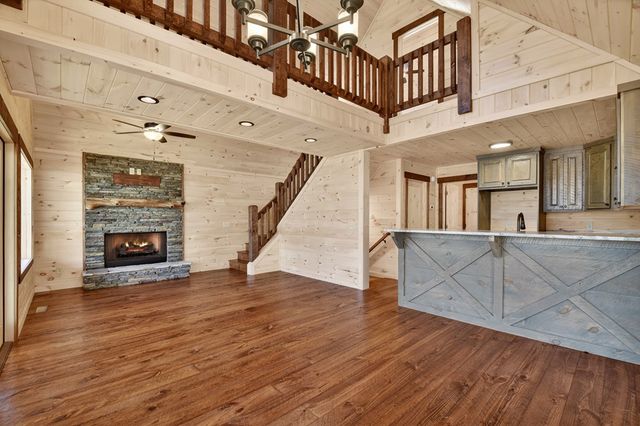 811 Mangums Trail, Blue Ridge, GA 30513