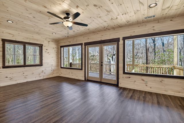 811 Mangums Trail, Blue Ridge, GA 30513