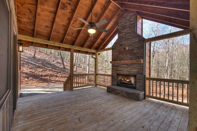 811 Mangums Trail, Blue Ridge, GA 30513